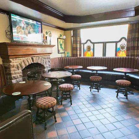 Larkin's Pub, Restaurant, And Nocleg ze śniadaniem 3*